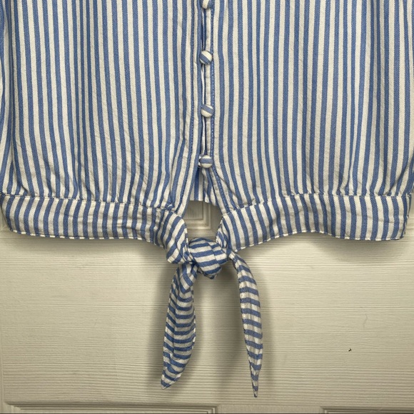 HOLLISTER Blue & White Stripe Button Crop Top - Picture 4 of 7